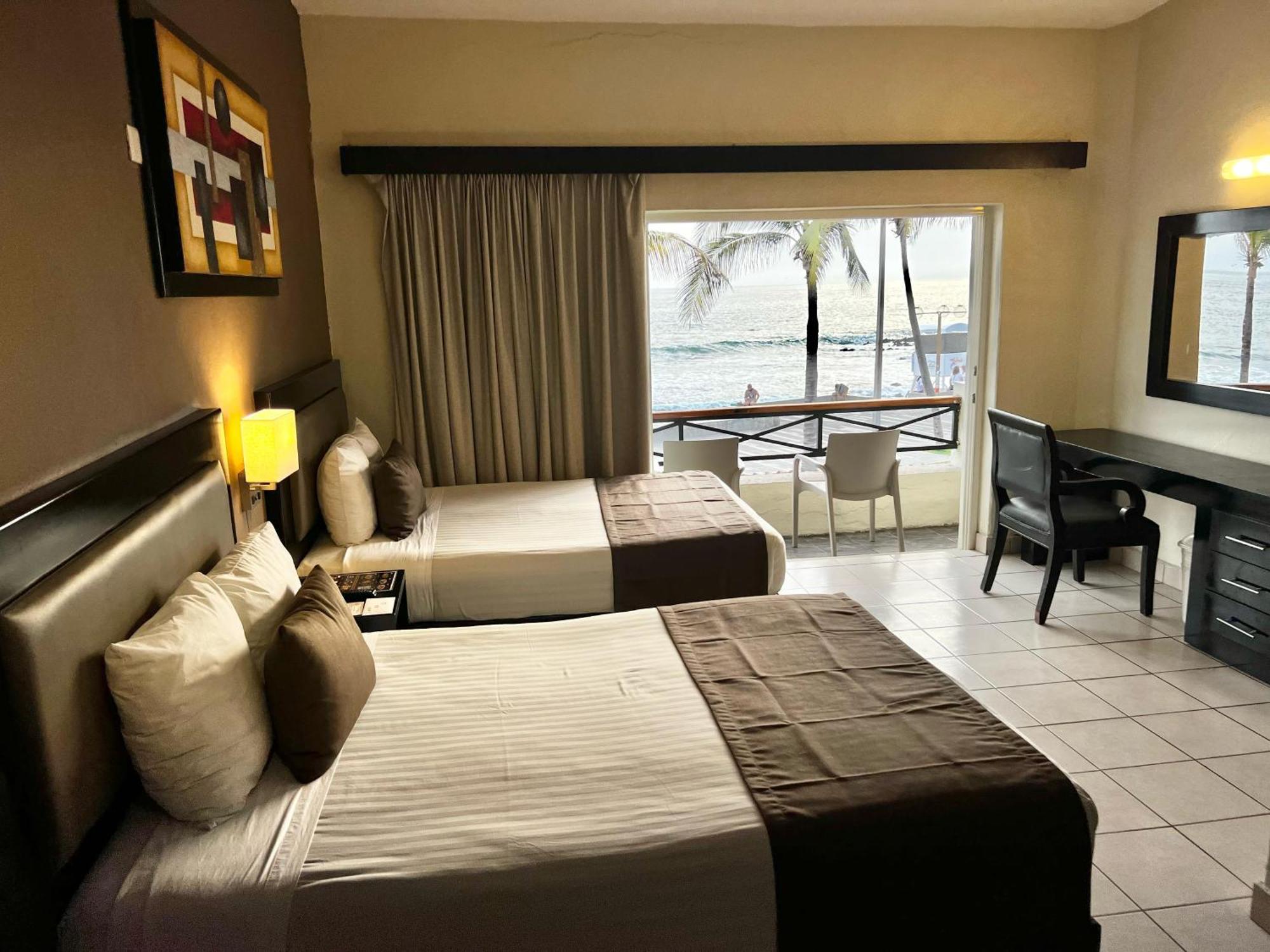 Hotel La Siesta Malecon Mazatlan Bilik gambar
