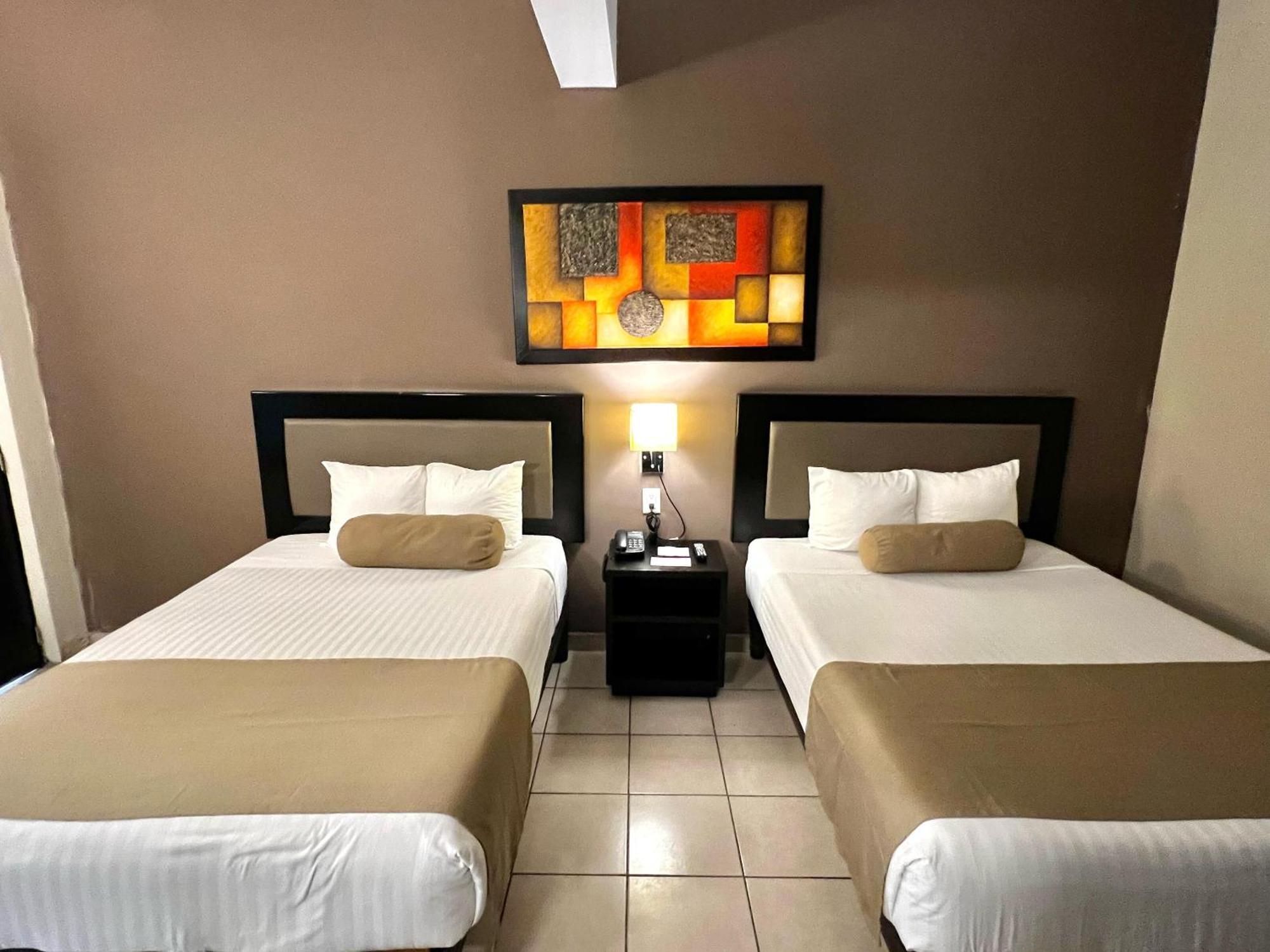 Hotel La Siesta Malecon Mazatlan Bilik gambar